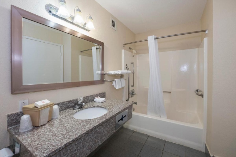Red Roof Inn Mobile - Midtown Image 22