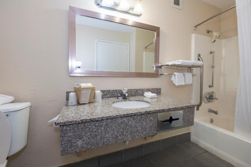 Red Roof Inn Mobile - Midtown Image 26